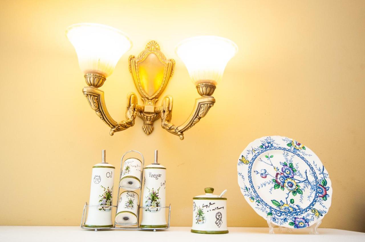 Art Suites Near Deribasovskaya โอเดสซา ภายนอก รูปภาพ