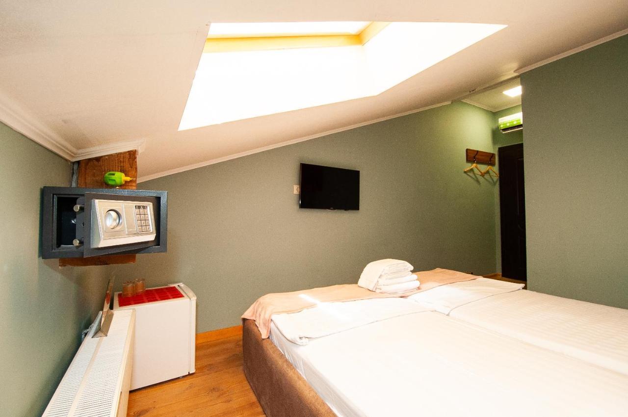 Art Suites Near Deribasovskaya โอเดสซา ภายนอก รูปภาพ